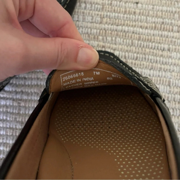 Clarks Artisan Slip-on Black Patent Leather Loafers Dark Academia  Preppy Size 7 - Picture 4 of 8